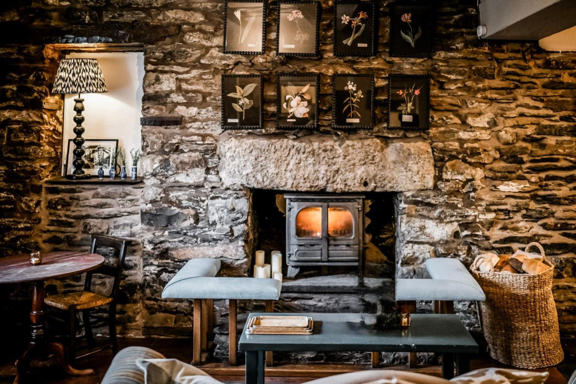The Hare & Hounds Inn Bowland Bridge Exterior foto